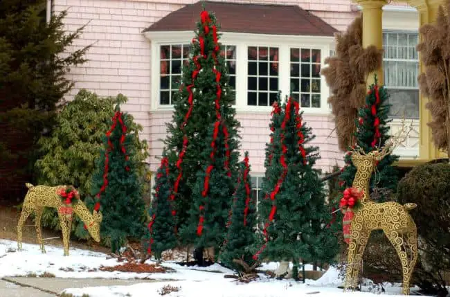 Build Outdoor Christmas Decorations