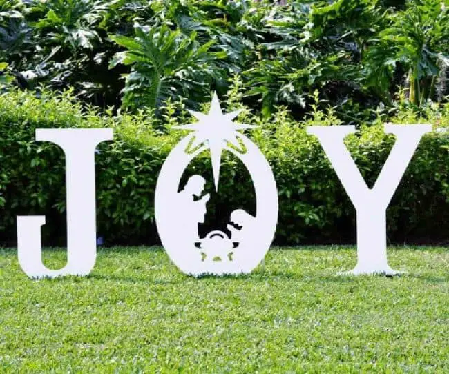 Cheap DIY Outdoor Christmas Decorations